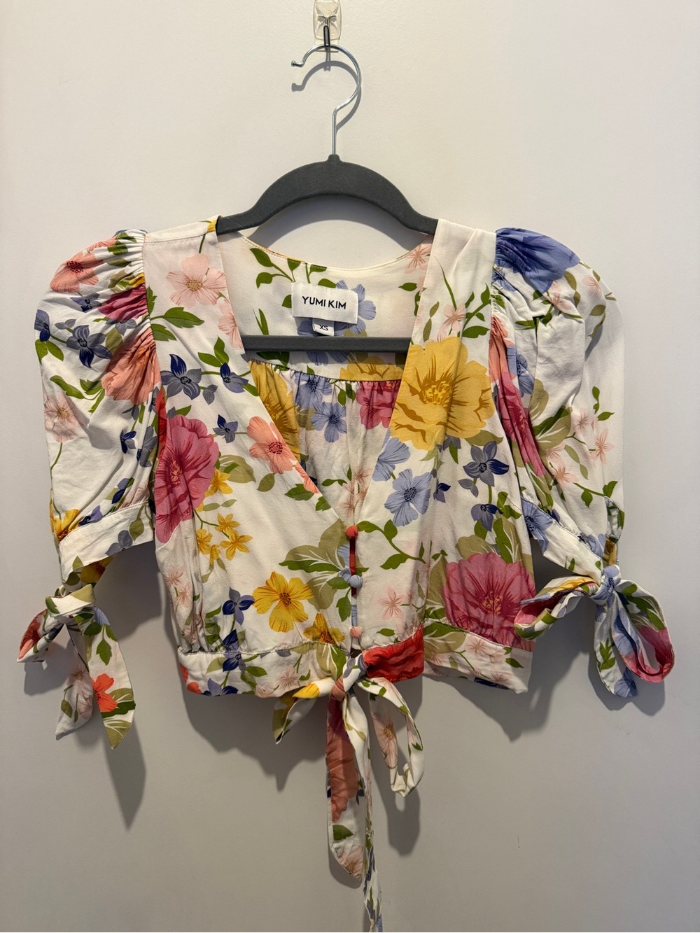 Yumi Kim White Floral Tie-Front Puff Sleeve Blouse